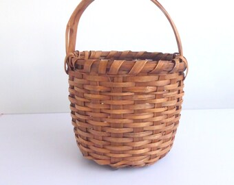 Vintage rattan basket 70s, rush basket, MCM wicker, home decor