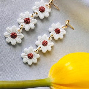 Little DAISY flower earrings | white flower earrings | daisy dangle gift | polymer clay earrings | floral statement | lightweight | durable