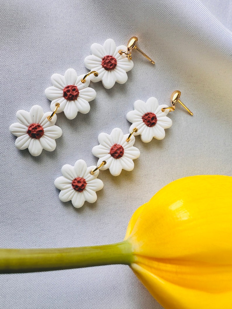 Little DAISY flower earrings | white flower earrings | daisy dangle gift | polymer clay earrings | floral statement | lightweight | durable