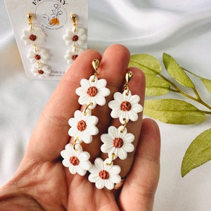 Little DAISY flower earrings | white flower earrings | daisy dangle gift | polymer clay earrings | floral statement | lightweight | durable