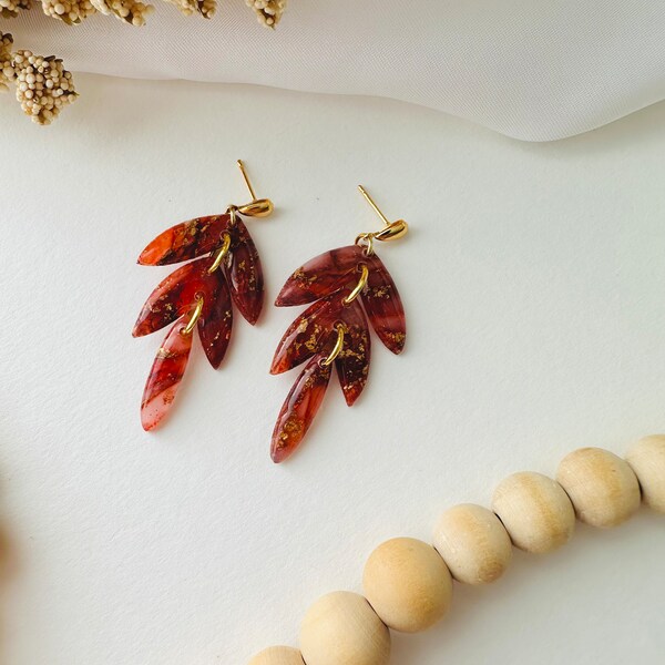 Hoja ROWAN / Pendientes de otoño inspirados en hojas de otoño / pendientes hechos a mano colgantes rojos, marrones y translúcidos / pendiente estético de arcilla roja y marrón