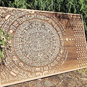 Mayan calendar sculpture, Aztec calendar, aztec sun stone