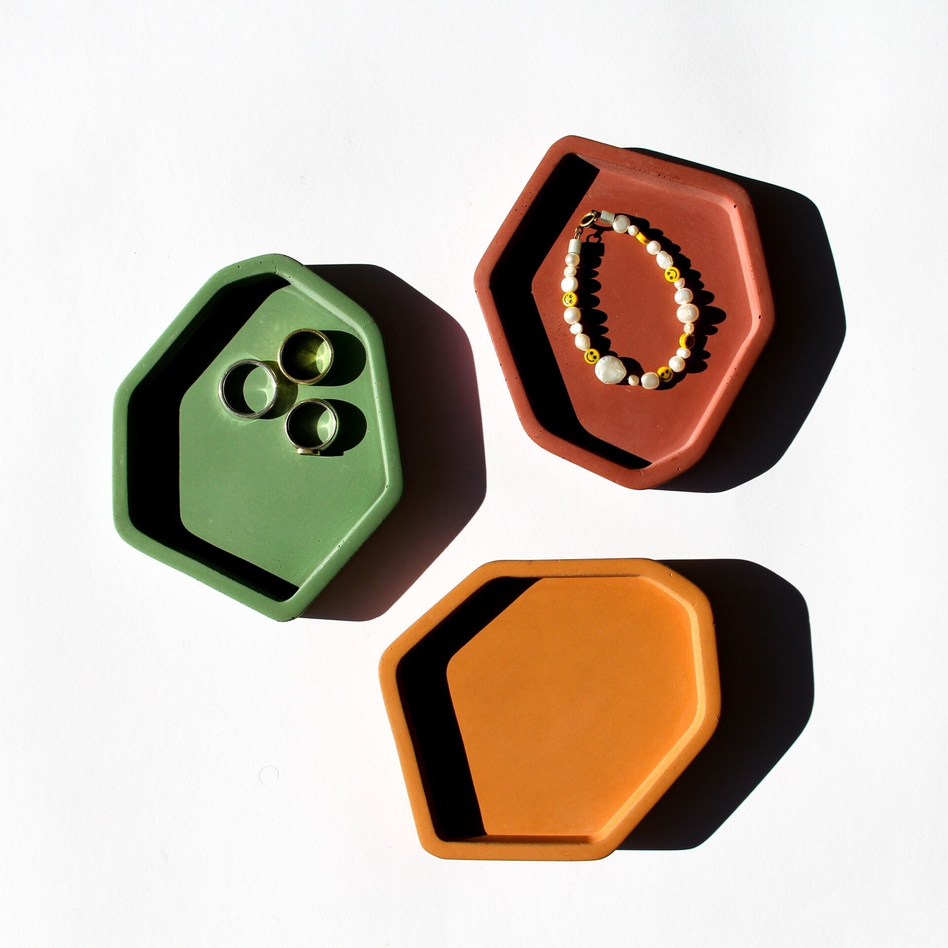 Bol de Décoration en Béton Fait à La Main Dans Les Couleurs Arc-En-Ciel | Plateau Aux L'arc-En-Ciel