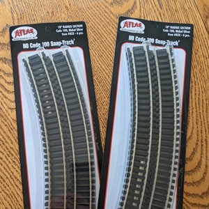 Tracks for Model Railroad / Set of Two H O Code Snap Track / 18&quot; Radius Section Snap Track/