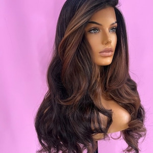 Mary- side part, wavy brown