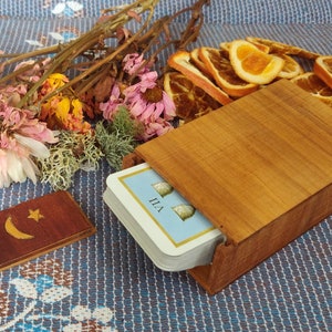 Handgemaakte Walnut Moon Tarot Box, Handgekapte, Walnut Tarot Card Holder, Angel Cards, Oracle Cards Case, Aangepaste Lenormand Deck Pouch