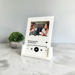 Personalisierte Song-Plakette mit Ständer, jedes Foto/Lied, jede Playlist, Foto und Musikgeschenk, Musikdrucke Bild 9