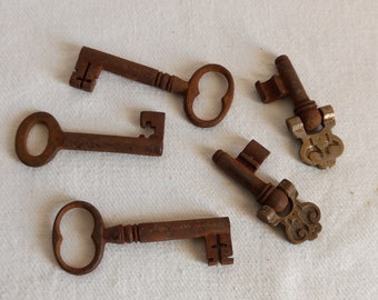 Set von vier wunderschönen antiken Schlüsseln 1930er Jahre