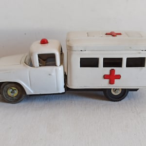 1960 年代のブリキ救急車、おもちゃ 22 cm - 8.7 インチ 中国製