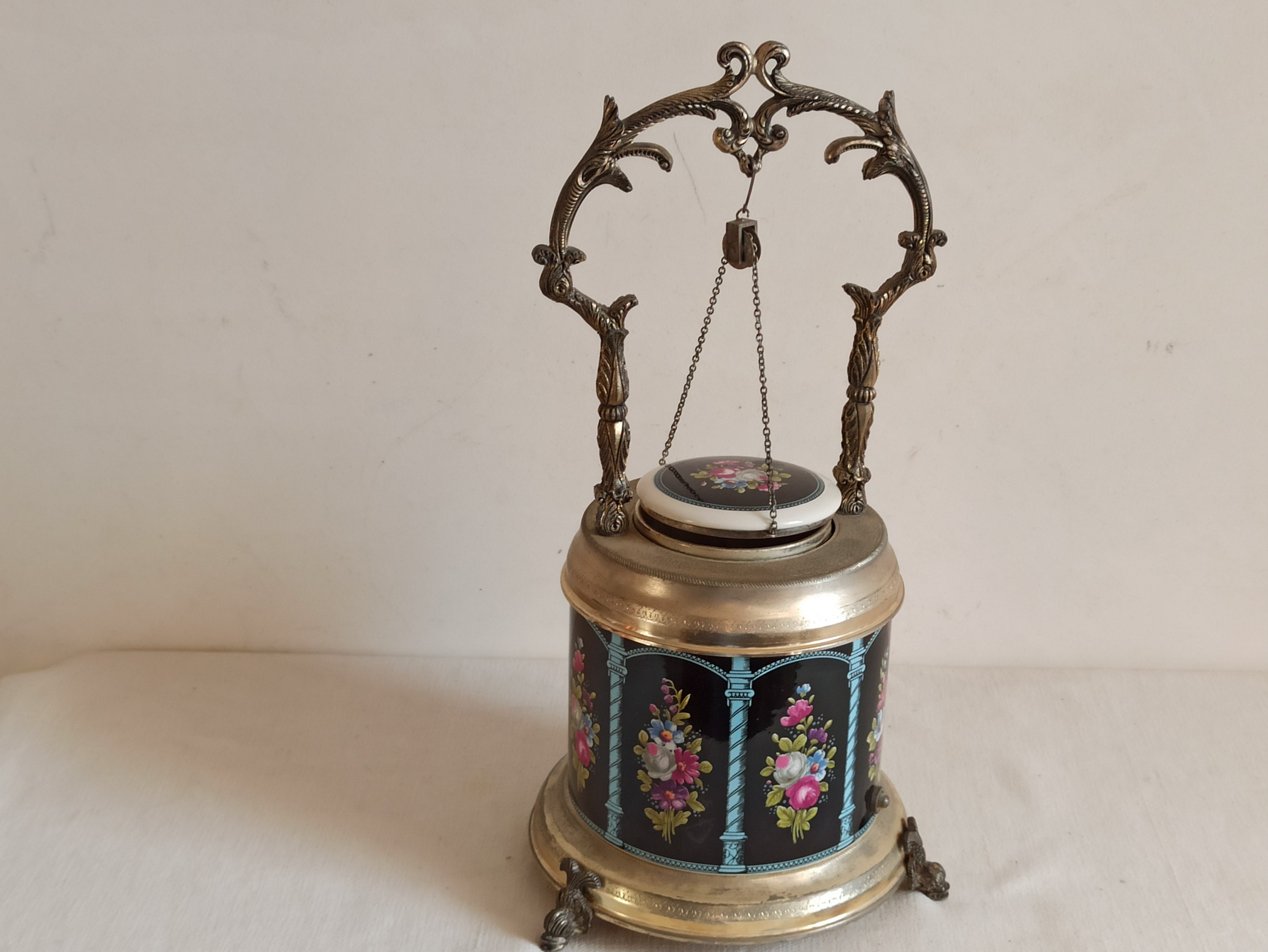 Vintage Italian Reuge Cigarette/ Lipstick Holder Music Box Carousel (Lot  1306 - The July Gallery AuctionJul 15, 2017, 10:00am)