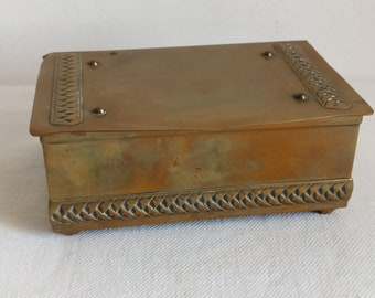1930er Jahre Art Deco Zigarrenkiste, antike Zigarrenspitze, Zigarrenkiste aus Messing