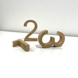 Números independientes, números de madera de ROBLE, regalo personalizado, Letras de madera para guardería, Decoración de guardería, Sobre el letrero del nombre de la cuna, carta personalizada