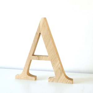 Letras independientes, letras de madera de ROBLE, regalo personalizado, Letras de madera para guardería, Decoración de guardería, Sobre el letrero del nombre de la cuna, carta personalizada