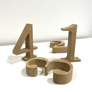 Números independientes, números de madera de ROBLE, regalo personalizado, Letras de madera para guardería, Decoración de guardería, Sobre el letrero del nombre de la cuna, carta personalizada