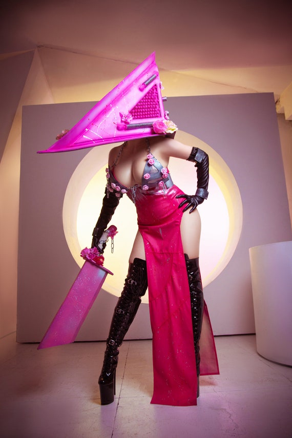 Silent Hill  Confira este sexy cosplay feminino de Pyramid Head