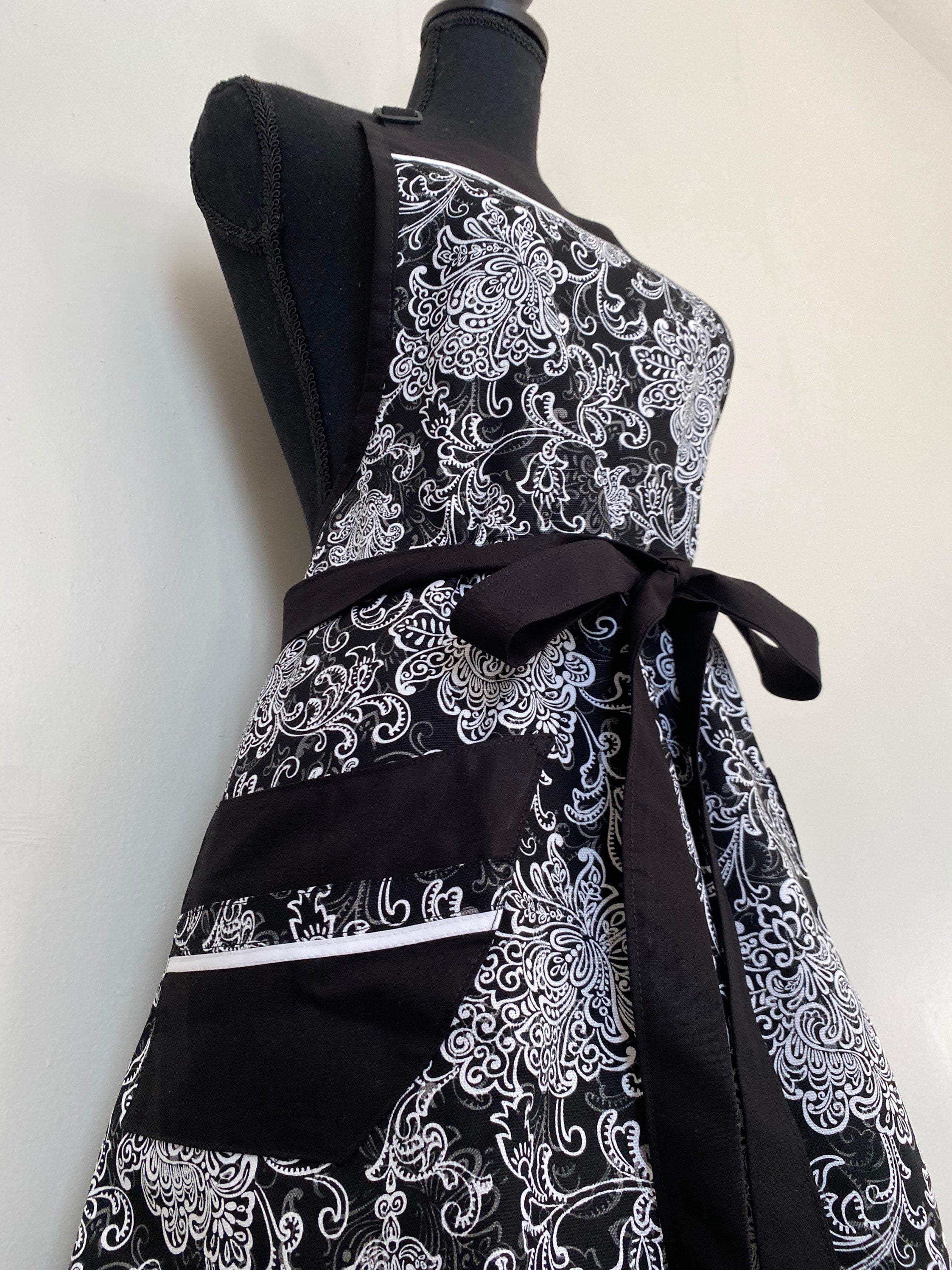 Apron. Pretty womens apron. Black white apron with pockets Etsy