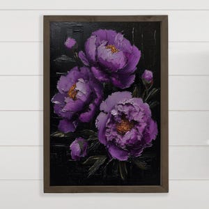 Arte de parede roxa - Peônias roxas em preto - Arte em tela de flores - Moldura de madeira