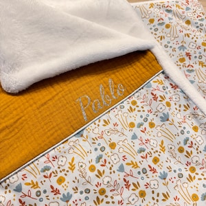 Couverture douillette bébé personnalisé fleurs champs jaune