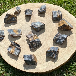 Raw Hawk’s Eye/ Tigers Eye ca. 50-200mm from South Africa; Falkenauge/ Tigerauge Rohsteine ca. 50-200mm aus Südafrika