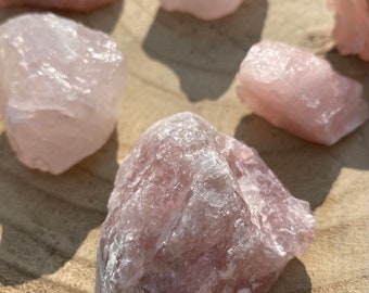 Raw Rose Quartz B Quality ca. 4-6cm from Madagascar; Rosenquarz Rohsteine B Qualität ca. 4-6cm aus Madagaskar