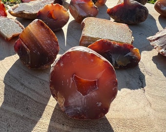 Raw Carnelian ca. 2-10cm from Madagascar; Karneol Rohsteine ca. 2-10cm aus Madagaskar