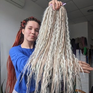 Synthetic blonde braids Curly dreads Long blonde braids Dreadlock extension Boho style Pastel braids Mix braids and curls Ash blonde braids