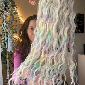 Rastas rubias rizadas / Extensiones de rastas onduladas / Rastas cepillables / Rastas de crochet blancas Rastas bohemias DE Rastas rubias frías / arcoíris