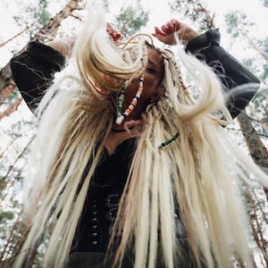 Synthetische gehäkelte Dreadlocks und Zöpfe Lockere Dreadlocks Blonde Dreadlocks Minimal Boho Stil Dreadlocks Verlängerungen Boho Haar Locken