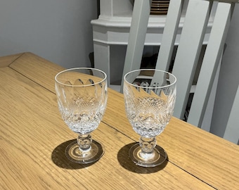 Dos copas de cristal de Waterford Claret con diseño Colleen