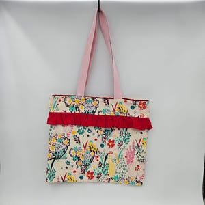 Tote bag motif fleuri sur fond blanc - Sac en tissu fait main Marik