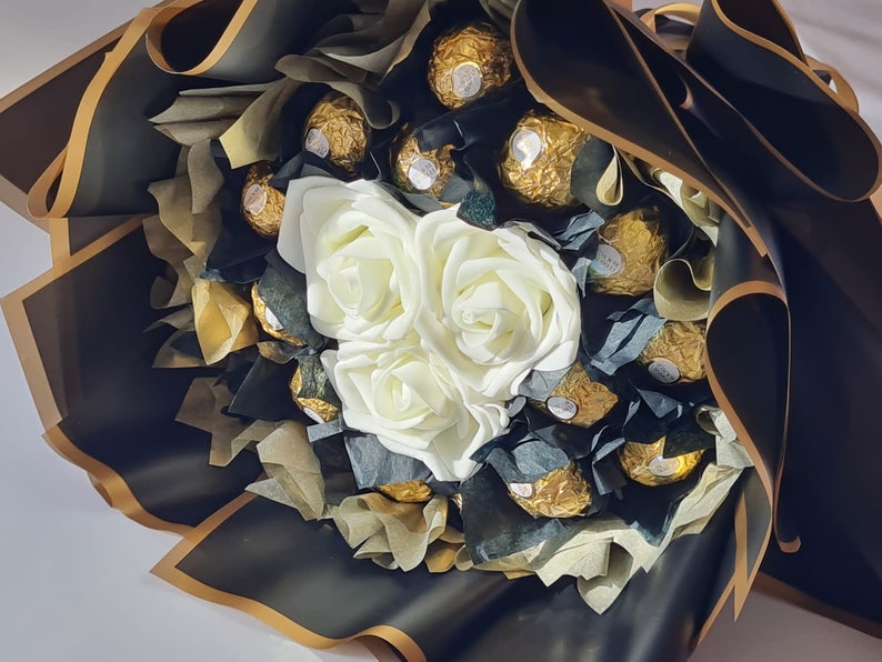 Ramo de chocolate Ferrero Rocher, flores artificiales, regalo imagen 3