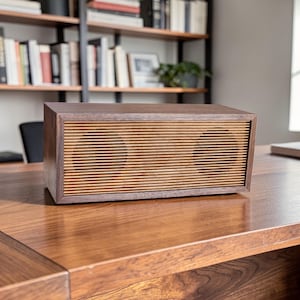 Handgemaakte houten Bluetooth-speaker – walnoot en kersen – compact hardhouten audiosysteem