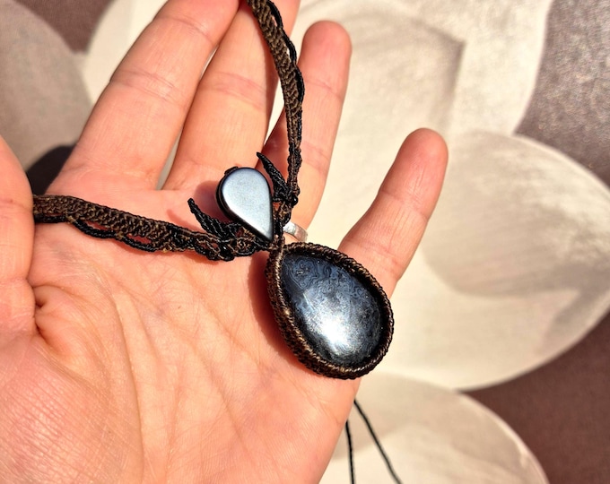Kali Goddess Amulet – Hematite Macramé Talisman for Strength, Shadow Work & Transformation