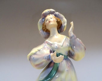 Royal Doulton Figurines Grand Manner HN2723 Rare