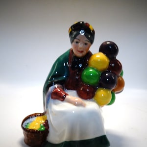 Venditori ambulanti in miniatura Royal Doulton d&#39;epoca, The Old Balloon Seller HN 2129, raro