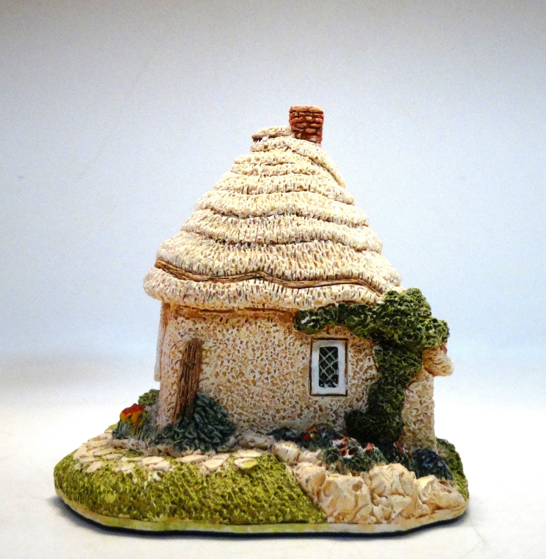 Lilliput Lane　\"Flying through the \" Lilliput Lane Robins Gate Cottage: 1990 Vintage Miniature