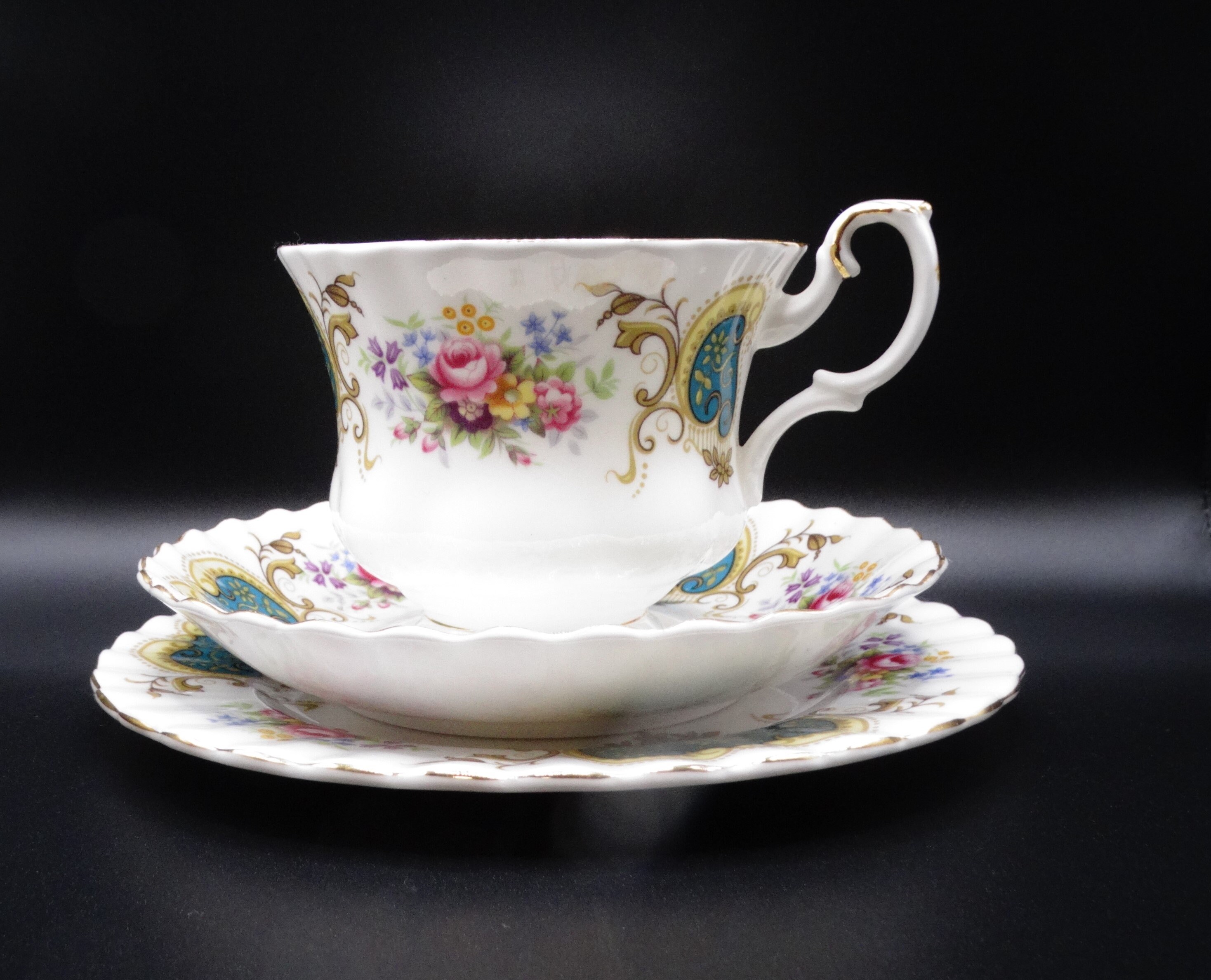 ロイヤルアルバート バークレー   Berkeley Vintage Royal Albert Berkeley Tea Cup, Saucer and Side Plate Rare
