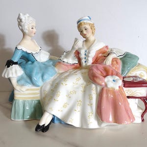 ロイヤルドルトン　置物 フィギュリン THE LOVE LETTER Royal Doulton Love Letter - Etsy