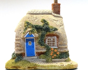 Vintage Lilliput Lane Boxed With Deeds the Cats Whiskers