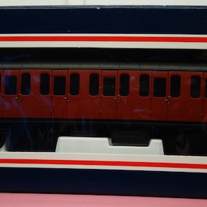 Bachmann 00 Gauge 34601 Entraîneur de banlieue marron