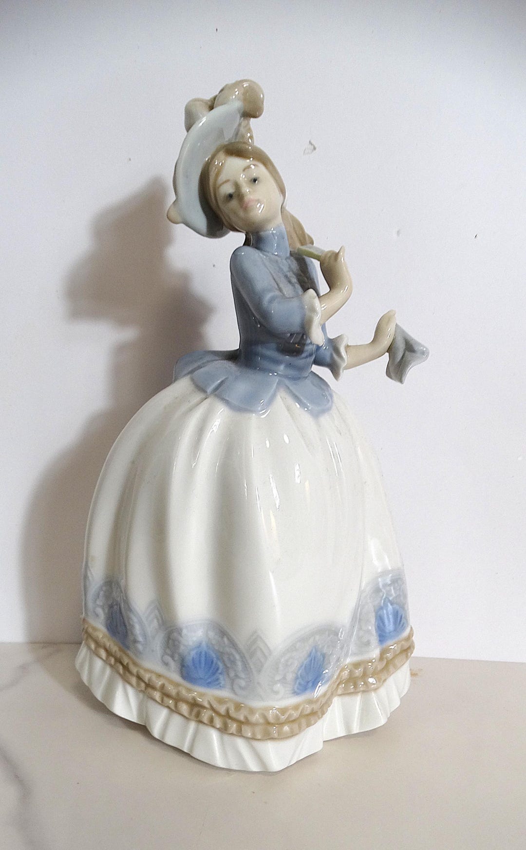 ⭐︎値下げ可　Lladro作Nao 置物 Vintage Lladro Nao Girl Holding Fan and Hankie Figurine Glazed