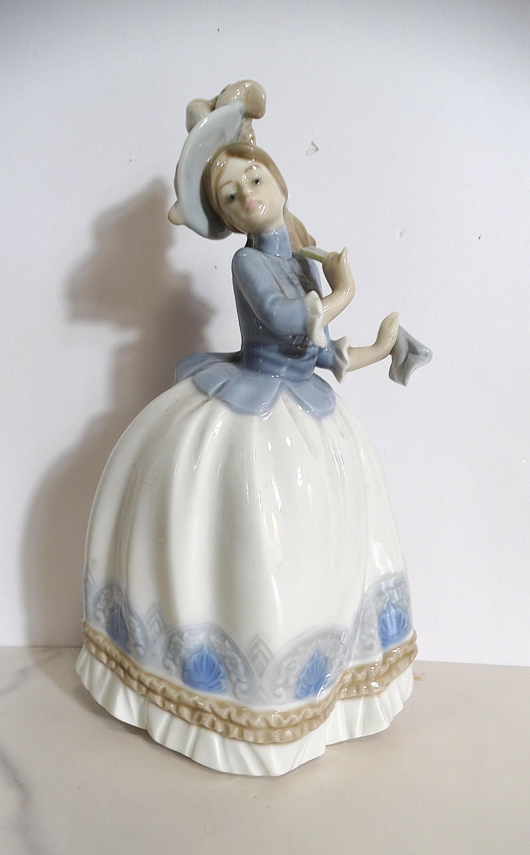 Vintage Lladro Nao Girl Holding Fan and Hankie Figurine Glazed