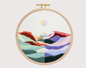 Quiraing, motivo per ricamo delle Highlands scozzesi: paesaggio colorato (guida PDF)