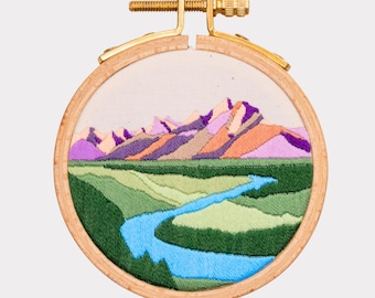 イエローストーン・モーニンググローリー刺繍パターン：山の風景（PDF