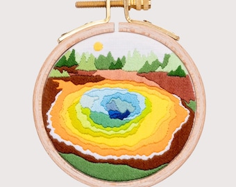 Schema per ricamo di Yellowstone Morning Glory: paesaggio montano (tutorial digitale in PDF)