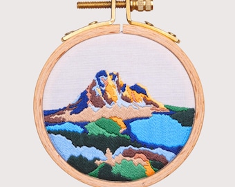 Schema di ricamo Sunburst Peaks: Scena di montagna della Columbia Britannica (tutorial digitale PDF)