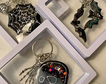 Halloween resin keychains: bats, spider web and skull