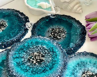 Resin coasters in green ocean color with crystal edges