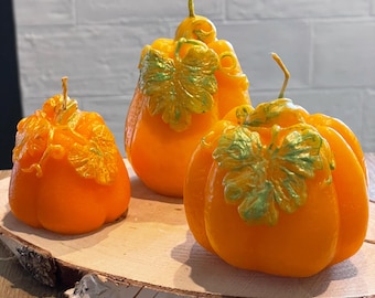 Pumpkin candles with leaves - Autumn decor