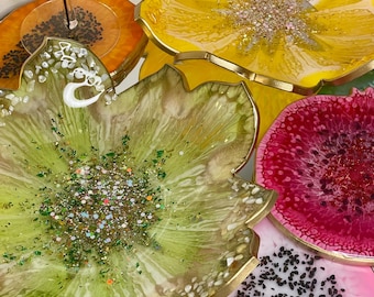 Flower shaped resin bowl: Decorative Fruit and Sweets Dish